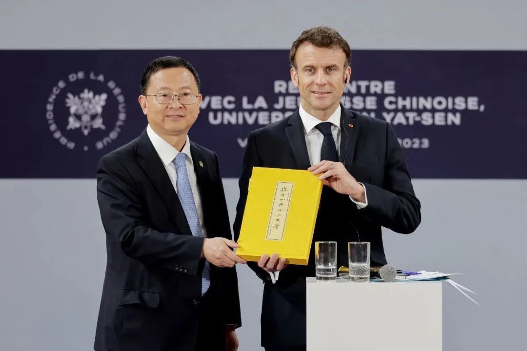 师生合唱《向往》